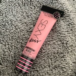 NWT vintage Victoria’s Secret Sexy Kiss Aphrodisiac Gloss with charm sealed